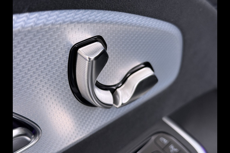 Mercedes-Benz CLA-Klasse 200 AMG line | Pano Massage Keyless Passagiersdisplay