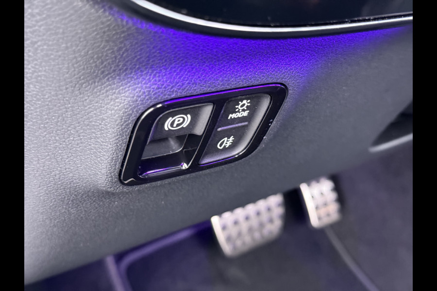 Mercedes-Benz CLA-Klasse 200 AMG line | Pano Massage Keyless Passagiersdisplay