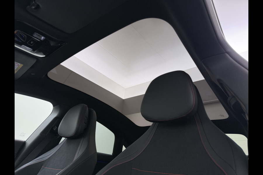 Mercedes-Benz CLA-Klasse 200 AMG line | Pano Massage Keyless Passagiersdisplay