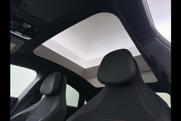 Mercedes-Benz CLA-Klasse 200 AMG line | Pano Massage Keyless Passagiersdisplay