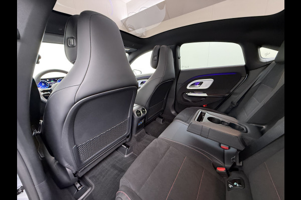 Mercedes-Benz CLA-Klasse 200 AMG line | Pano Massage Keyless Passagiersdisplay