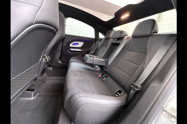 Mercedes-Benz CLA-Klasse 200 AMG line | Pano Massage Keyless Passagiersdisplay