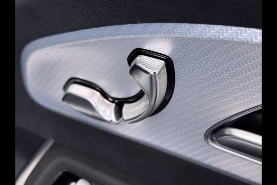 Mercedes-Benz CLA-Klasse 200 AMG line | Pano Massage Keyless Passagiersdisplay