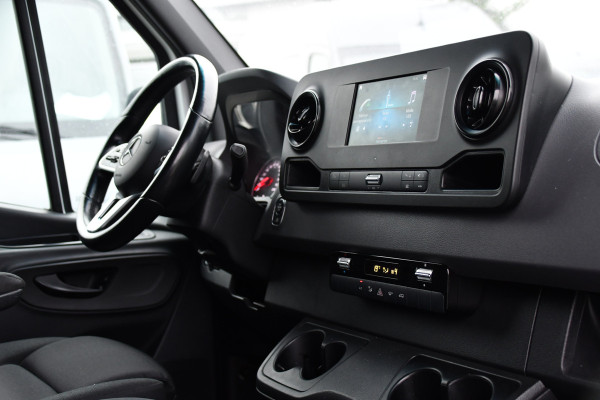 Mercedes-Benz Sprinter 319 3.0 V6 CDI L2H2 RWD AMG Edition Camera, Cruise, Carplay, 190pk, Automaat, Multimedia, LED, Stoelverwarming, Standkachel, Uniek!