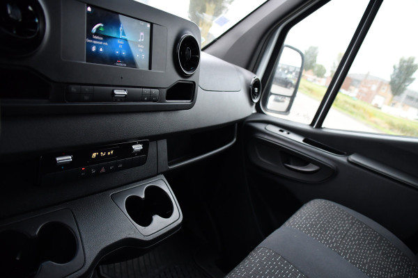 Mercedes-Benz Sprinter 319 3.0 V6 CDI L2H2 RWD AMG Edition Camera, Cruise, Carplay, 190pk, Automaat, Multimedia, LED, Stoelverwarming, Standkachel, Uniek!