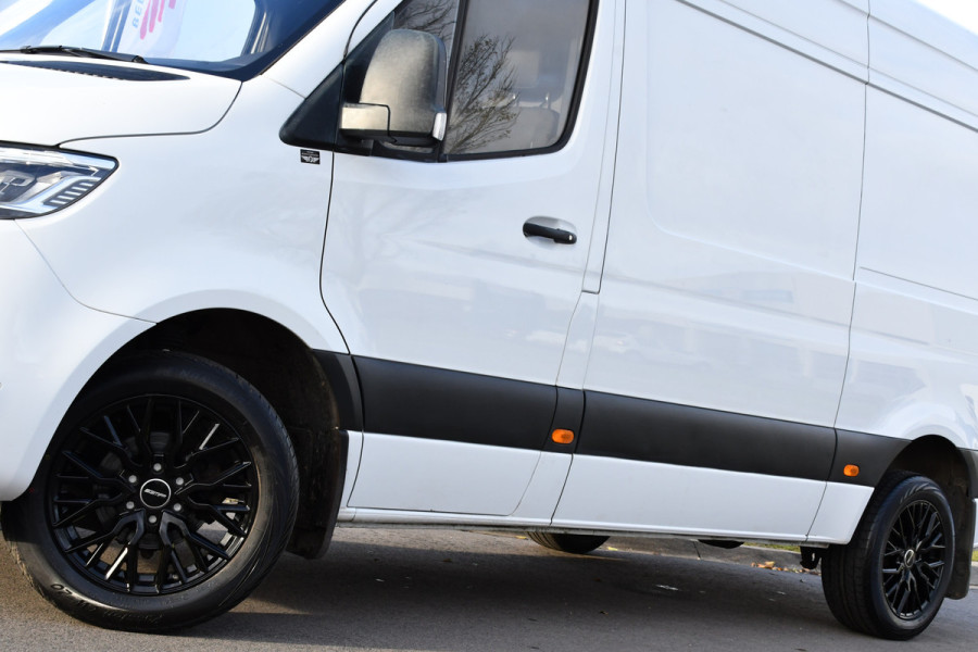 Mercedes-Benz Sprinter 319 3.0 V6 CDI L2H2 RWD AMG Edition Camera, Cruise, Carplay, 190pk, Automaat, Multimedia, LED, Stoelverwarming, Standkachel, Uniek!