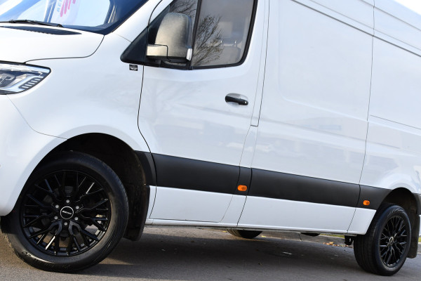 Mercedes-Benz Sprinter 319 3.0 V6 CDI L2H2 RWD AMG Edition Camera, Cruise, Carplay, 190pk, Automaat, Multimedia, LED, Stoelverwarming, Standkachel, Uniek!