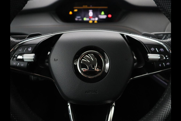 Škoda Enyaq iV 80 | SOH 90,4% | Adaptive cruise | Leder | Trekhaak | Stuur/stoelverwarming | Camera | Park assist | Carplay | Sfeerverlichting