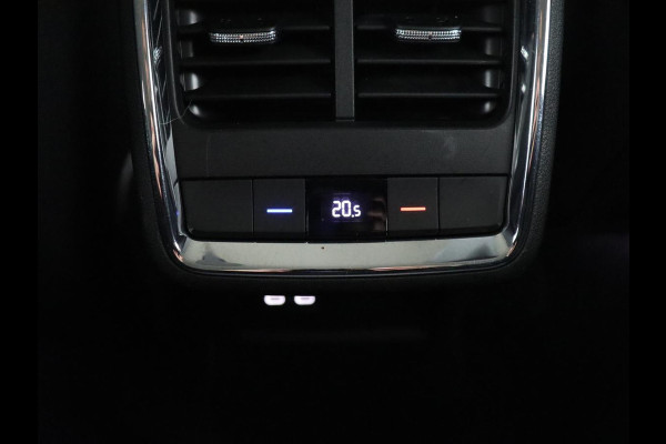 Škoda Enyaq iV 80 | SOH 90,4% | Adaptive cruise | Leder | Trekhaak | Stuur/stoelverwarming | Camera | Park assist | Carplay | Sfeerverlichting