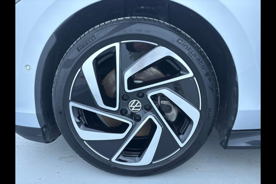 Volkswagen ID.7 Tourer Pro S Business 86 kWh 286 pk | Verlengde garantie | Navigatie | Warmtepomp | Panoramadak | Trekhaak (wegklapbaar) | Park assist | Rondomzicht camera |