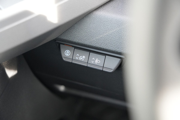 Renault Master E-Tech T35 L3H2 Advance long range 87 kWh 143pk - Betimmering - Navi - Camera - Cruise - LED - Carplay/Android - PDC Rondom - 270 deure
