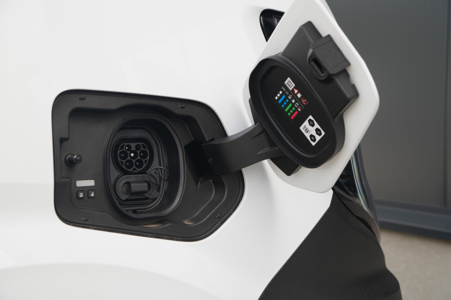 Renault Master E-Tech T35 L3H2 Advance long range 87 kWh 143pk - Betimmering - Navi - Camera - Cruise - LED - Carplay/Android - PDC Rondom - 270 deure