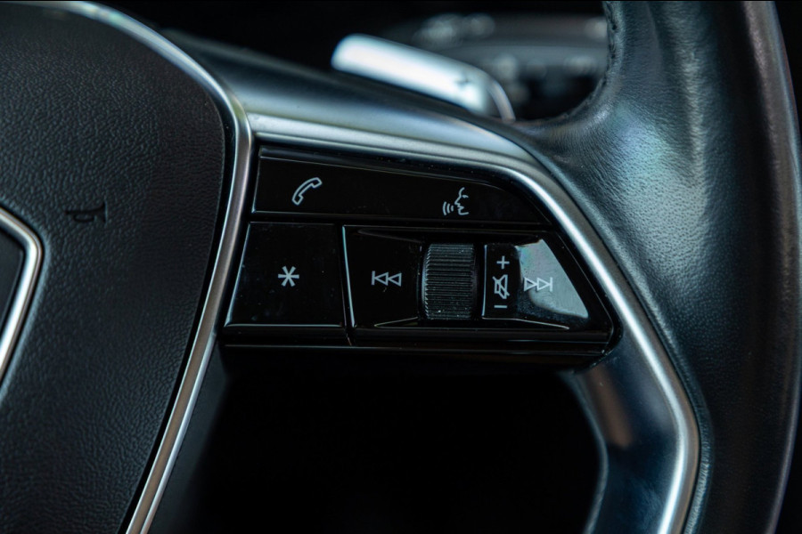 Audi e-tron E-tron 50 quattro S Line 71 kWh Soh 95% I S Line I Panoramadak I 22" I Adaptive Cruise I Luchtvering I CarPlay