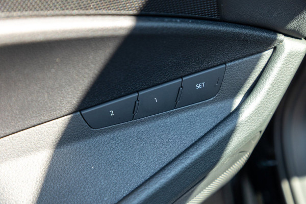 Audi e-tron E-tron 50 quattro S Line 71 kWh Soh 95% I S Line I Panoramadak I 22" I Adaptive Cruise I Luchtvering I CarPlay