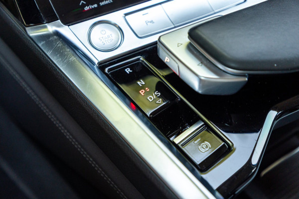 Audi e-tron E-tron 50 quattro S Line 71 kWh Soh 95% I S Line I Panoramadak I 22" I Adaptive Cruise I Luchtvering I CarPlay