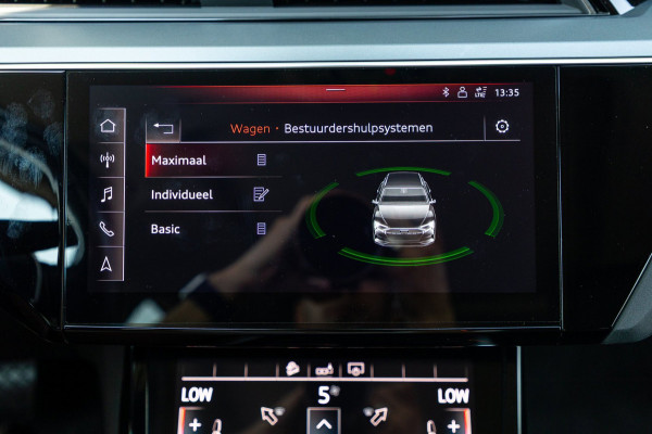 Audi e-tron E-tron 50 quattro S Line 71 kWh Soh 95% I S Line I Panoramadak I 22" I Adaptive Cruise I Luchtvering I CarPlay