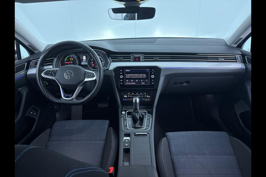 Volkswagen Passat 1.4 TSI PHEV GTE Business 218 pk Automaat (DSG) | Navigatie | Parkeersensoren | Achteruitrijcamera | Adaptieve cruise control | Stoelverwarming | Apple carplay / Android auto |
