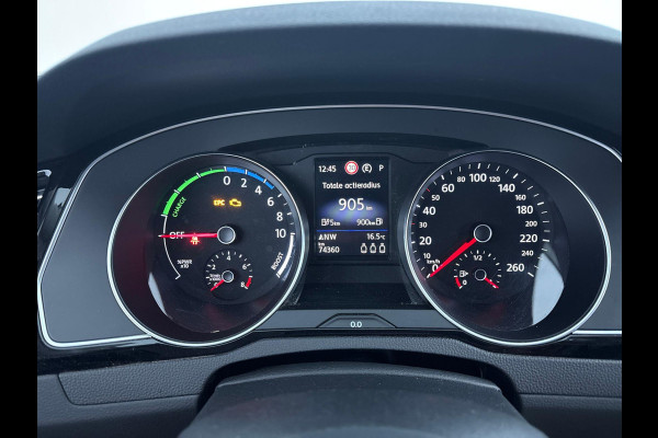 Volkswagen Passat 1.4 TSI PHEV GTE Business 218 pk Automaat (DSG) | Navigatie | Parkeersensoren | Achteruitrijcamera | Adaptieve cruise control | Stoelverwarming | Apple carplay / Android auto |