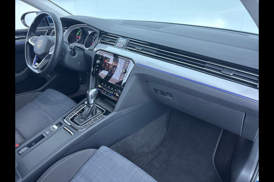 Volkswagen Passat 1.4 TSI PHEV GTE Business 218 pk Automaat (DSG) | Navigatie | Parkeersensoren | Achteruitrijcamera | Adaptieve cruise control | Stoelverwarming | Apple carplay / Android auto |