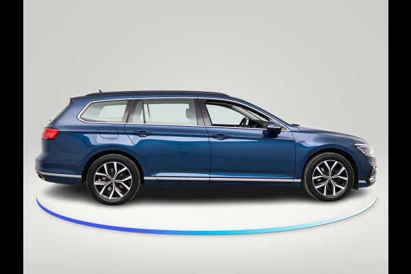 Volkswagen Passat 1.4 TSI PHEV GTE Business 218 pk Automaat (DSG) | Navigatie | Parkeersensoren | Achteruitrijcamera | Adaptieve cruise control | Stoelverwarming | Apple carplay / Android auto |