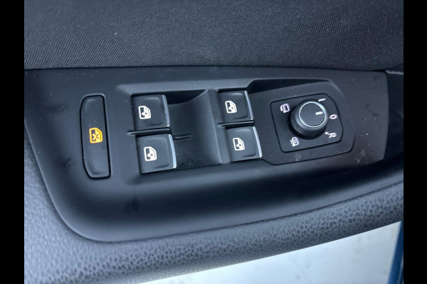 Volkswagen Passat 1.4 TSI PHEV GTE Business 218 pk Automaat (DSG) | Navigatie | Parkeersensoren | Achteruitrijcamera | Adaptieve cruise control | Stoelverwarming | Apple carplay / Android auto |