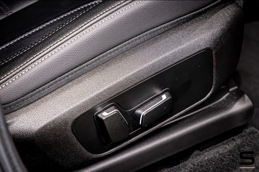 BMW X3 XDrive30e Business Edition Plus|NAP|Pano|Full Options