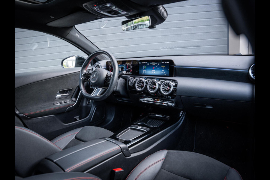 Mercedes-Benz A-Klasse A250 e Business Solution AMG - Pano l ACC l Sfeerverl. l Keyless