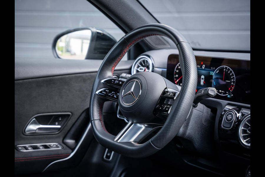 Mercedes-Benz A-Klasse A250 e Business Solution AMG - Pano l ACC l Sfeerverl. l Keyless