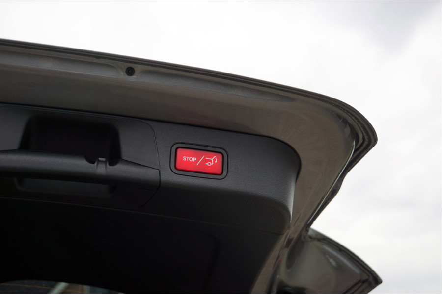 Mercedes-Benz EQB EQB 300 4M AMG Line Might 67 kWh | Panorama Dodehoek Sfeerverlichting