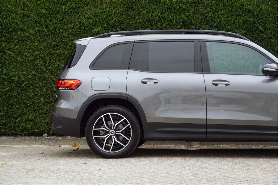 Mercedes-Benz EQB EQB 300 4M AMG Line Might 67 kWh | Panorama Dodehoek Sfeerverlichting