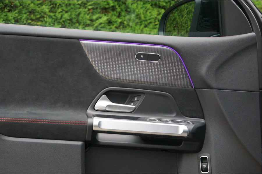 Mercedes-Benz EQB EQB 300 4M AMG Line Might 67 kWh | Panorama Dodehoek Sfeerverlichting