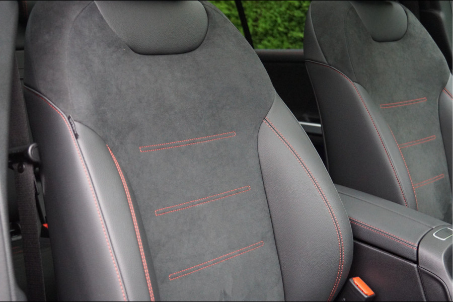 Mercedes-Benz EQB EQB 300 4M AMG Line Might 67 kWh | Panorama Dodehoek Sfeerverlichting