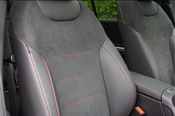 Mercedes-Benz EQB EQB 300 4M AMG Line Might 67 kWh | Panorama Dodehoek Sfeerverlichting
