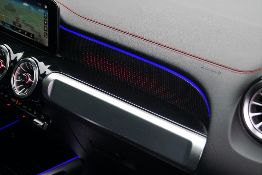 Mercedes-Benz EQB EQB 300 4M AMG Line Might 67 kWh | Panorama Dodehoek Sfeerverlichting