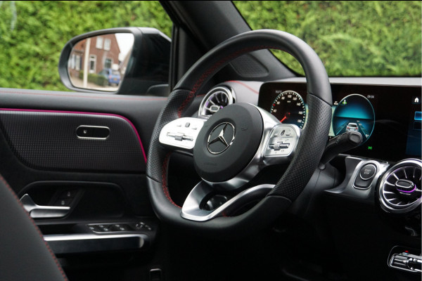 Mercedes-Benz EQB EQB 300 4M AMG Line Might 67 kWh | Panorama Dodehoek Sfeerverlichting