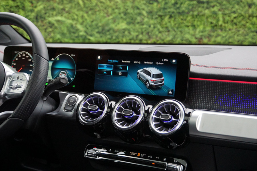 Mercedes-Benz EQB EQB 300 4M AMG Line Might 67 kWh | Panorama Dodehoek Sfeerverlichting