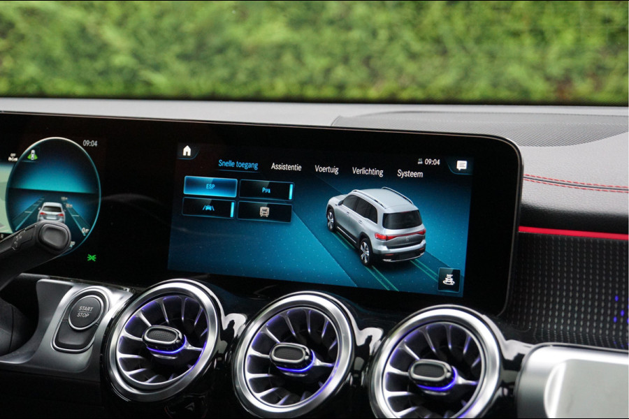 Mercedes-Benz EQB EQB 300 4M AMG Line Might 67 kWh | Panorama Dodehoek Sfeerverlichting