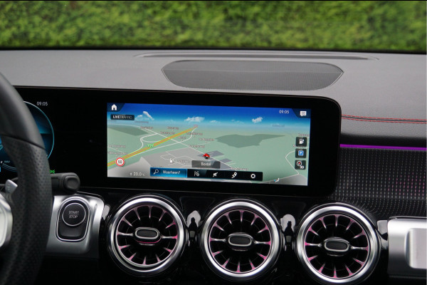 Mercedes-Benz EQB EQB 300 4M AMG Line Might 67 kWh | Panorama Dodehoek Sfeerverlichting