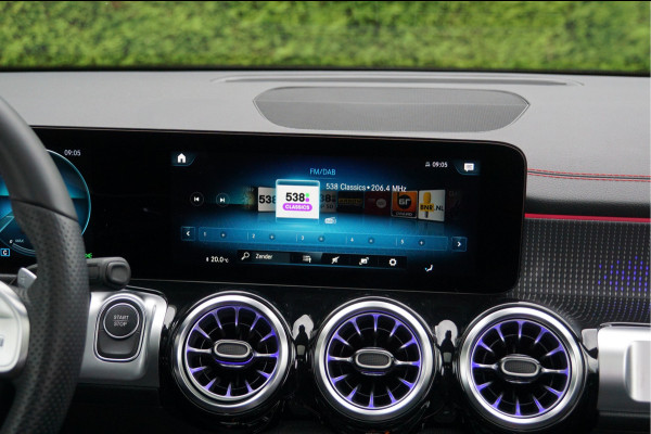 Mercedes-Benz EQB EQB 300 4M AMG Line Might 67 kWh | Panorama Dodehoek Sfeerverlichting