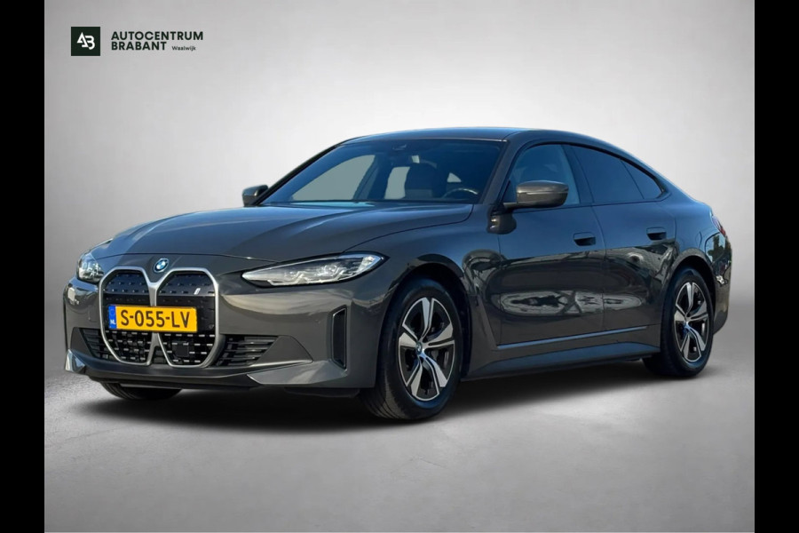 BMW i4 EDrive40 High Executive 84 kWh 96%SoH (NL-auto, 1e Eig, Dealer OndH, Trekhaak, Navi, Camera, Addpt Cruise, StoelV, Etc)