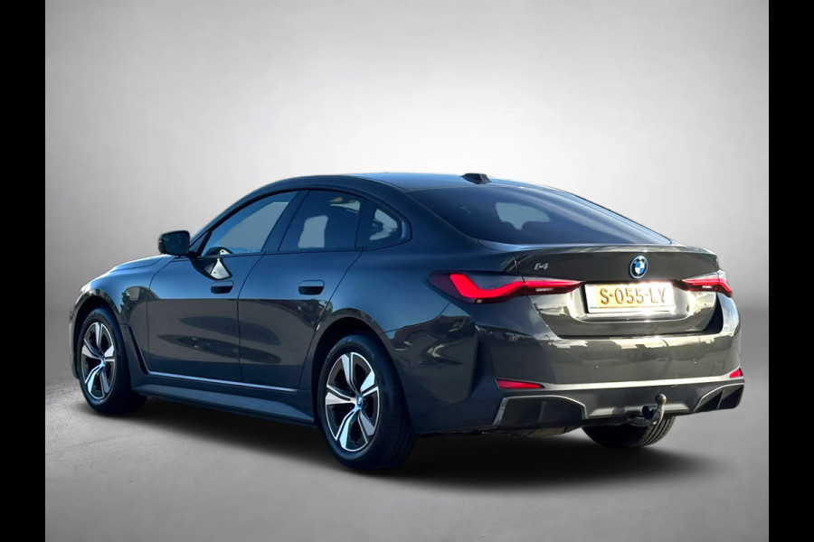 BMW i4 EDrive40 High Executive 84 kWh 96%SoH (NL-auto, 1e Eig, Dealer OndH, Trekhaak, Navi, Camera, Addpt Cruise, StoelV, Etc)