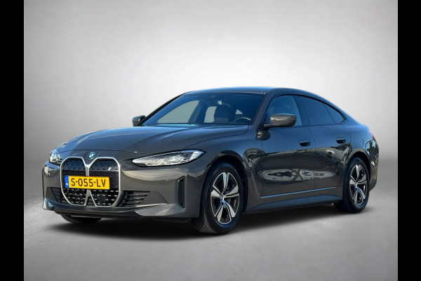 BMW i4 EDrive40 High Executive 84 kWh 96%SoH (NL-auto, 1e Eig, Dealer OndH, Trekhaak, Navi, Camera, Addpt Cruise, StoelV, Etc)