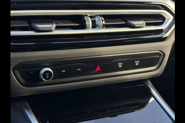 BMW i4 EDrive40 High Executive 84 kWh 96%SoH (NL-auto, 1e Eig, Dealer OndH, Trekhaak, Navi, Camera, Addpt Cruise, StoelV, Etc)