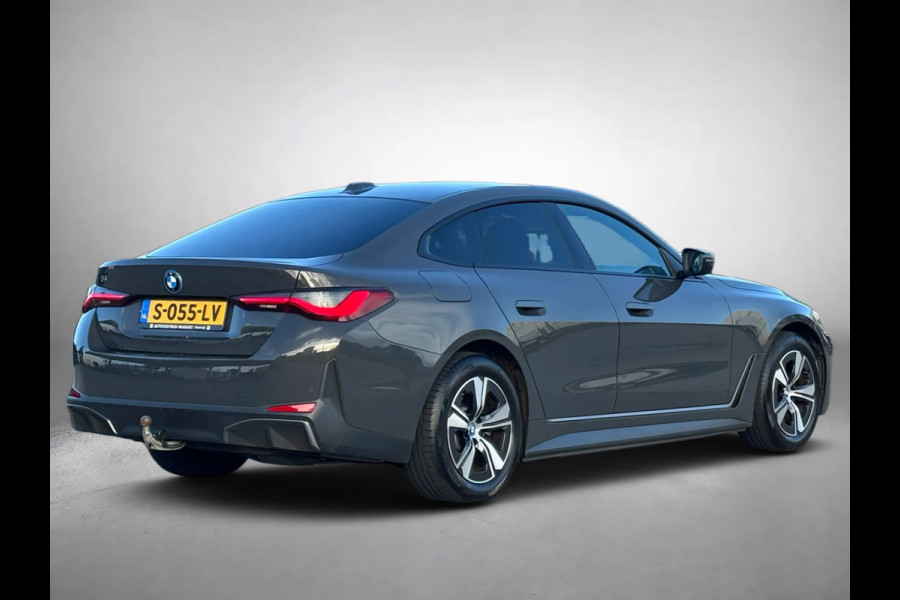 BMW i4 EDrive40 High Executive 84 kWh 96%SoH (NL-auto, 1e Eig, Dealer OndH, Trekhaak, Navi, Camera, Addpt Cruise, StoelV, Etc)