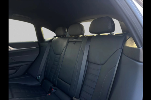 BMW i4 EDrive40 High Executive 84 kWh 96%SoH (NL-auto, 1e Eig, Dealer OndH, Trekhaak, Navi, Camera, Addpt Cruise, StoelV, Etc)