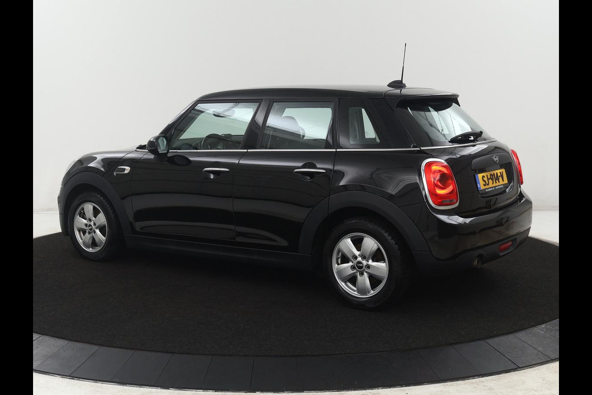 MINI 5-Deurs 1.5 One First | Cruise control | Navigatie | Carplay | Airco