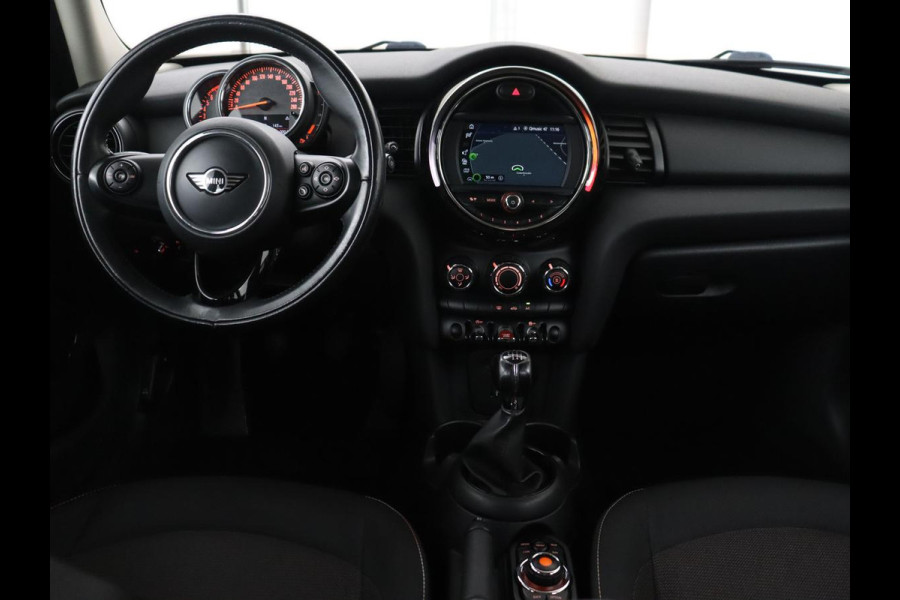 MINI 5-Deurs 1.5 One First | Cruise control | Navigatie | Carplay | Airco