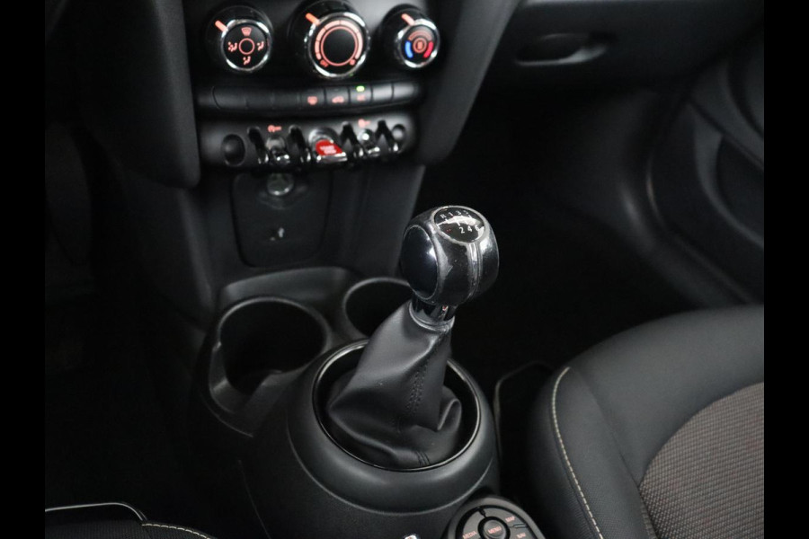 MINI 5-Deurs 1.5 One First | Cruise control | Navigatie | Carplay | Airco