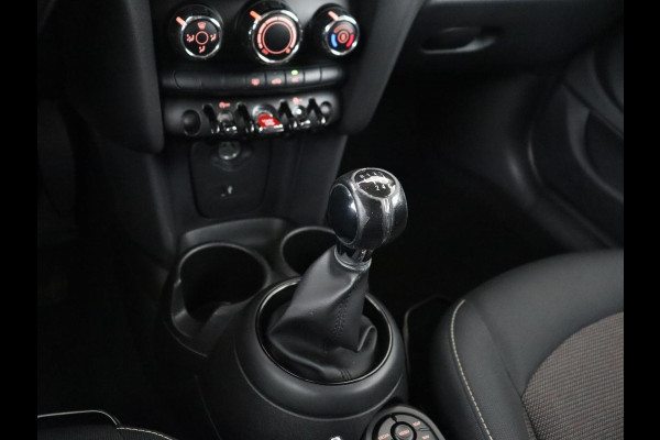 MINI 5-Deurs 1.5 One First | Cruise control | Navigatie | Carplay | Airco