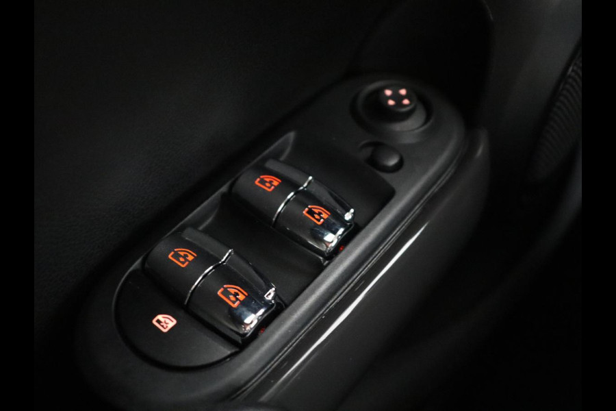 MINI 5-Deurs 1.5 One First | Cruise control | Navigatie | Carplay | Airco